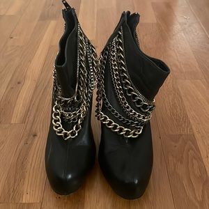 Dolce Vita Black Butter Calf Leather Booties w Chair details